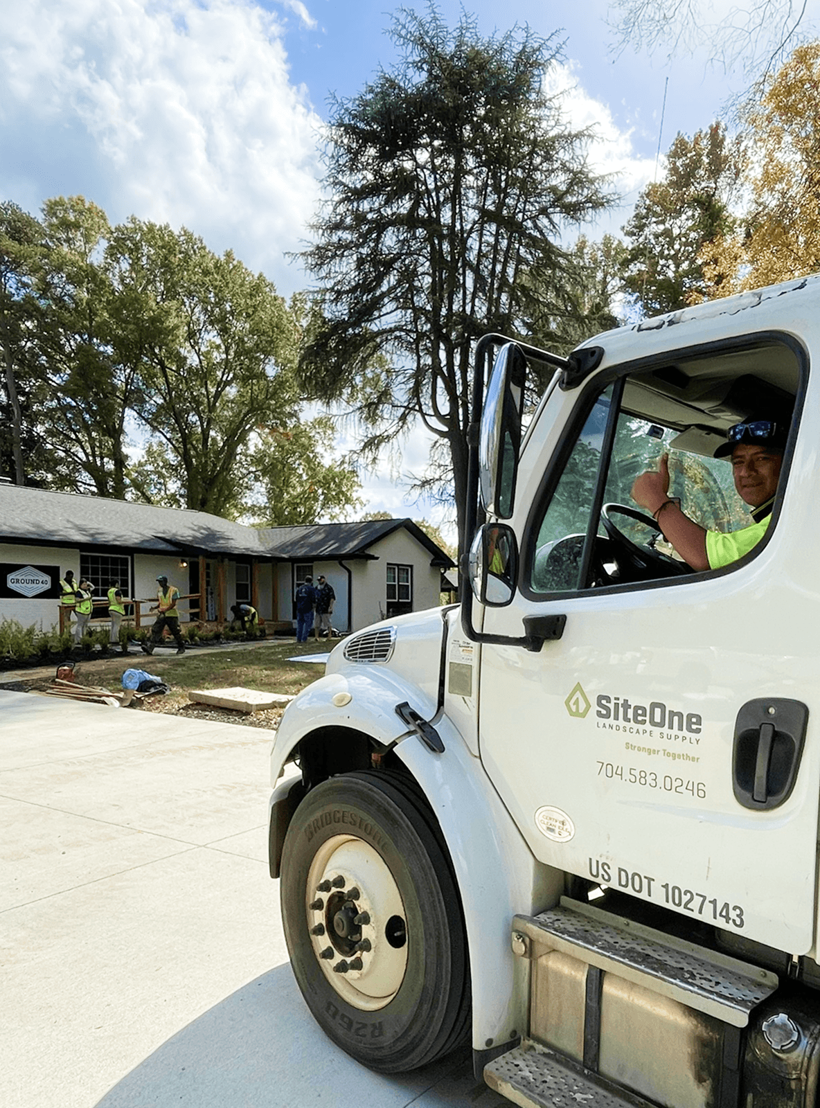 Image of a SiteOne truck.