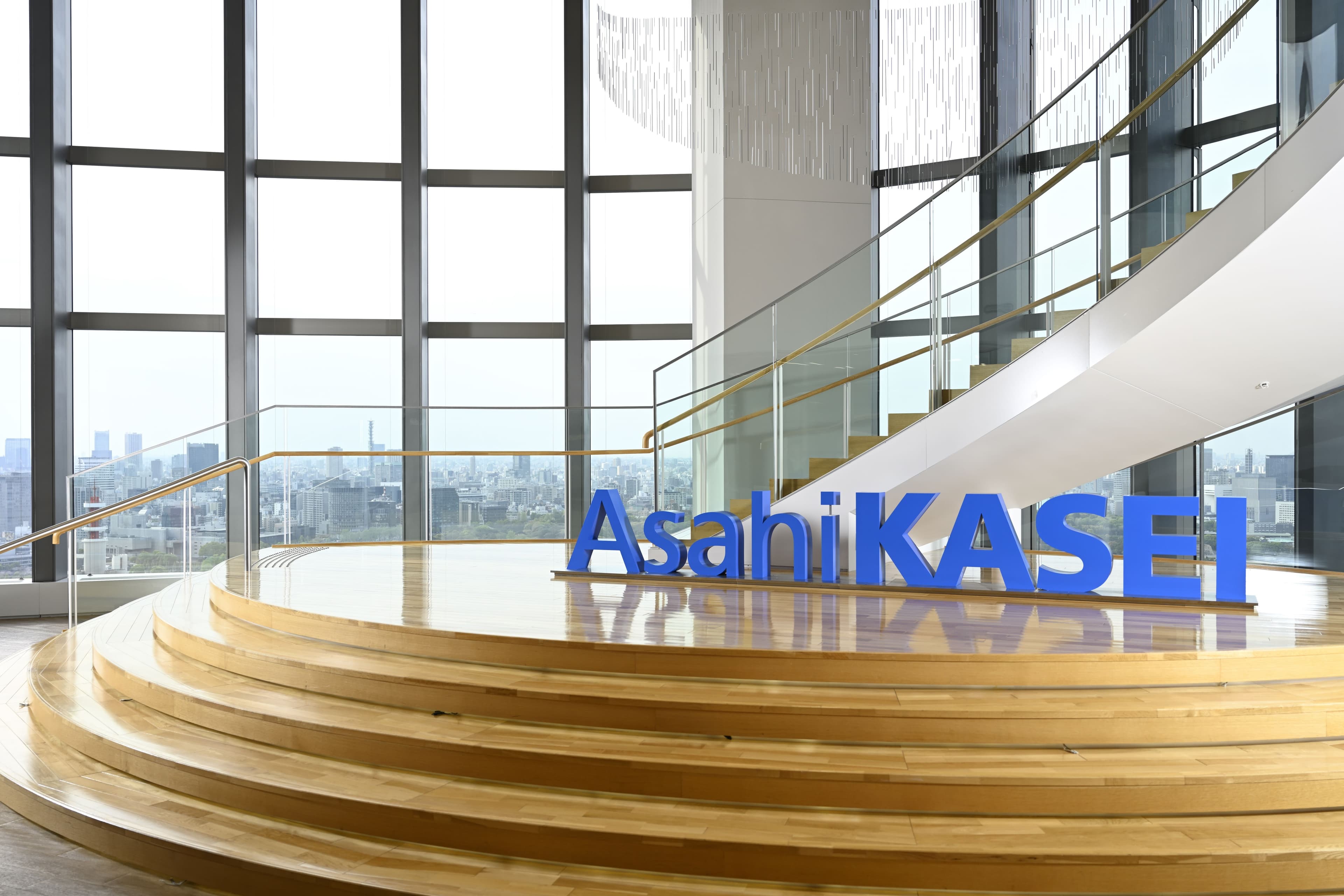 Asahi Kasei Corporation: Crear una plataforma de formación para facilitar el progreso autónomo y el desarrollo profesional de los empleados